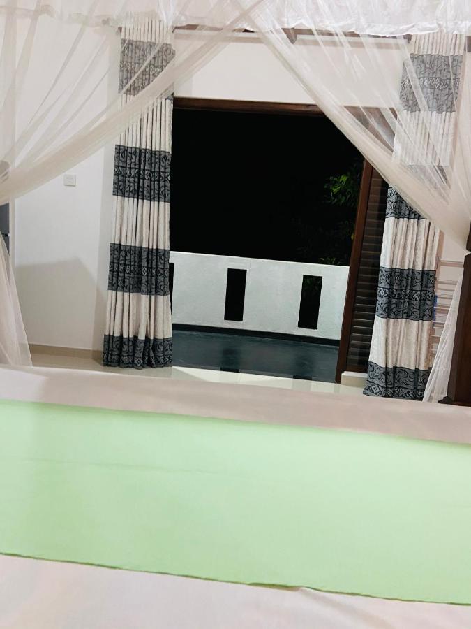 Sun White Villa Hikkaduwa Bagian luar foto