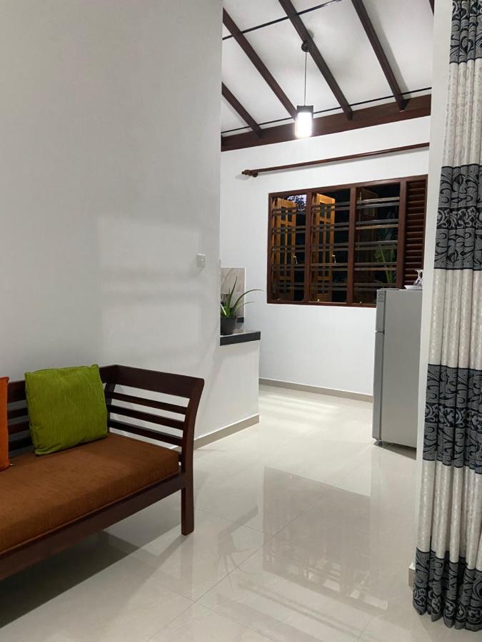 Sun White Villa Hikkaduwa Bagian luar foto