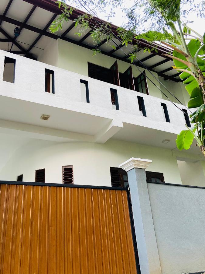 Sun White Villa Hikkaduwa Bagian luar foto